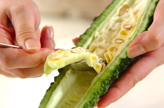 ゴーヤとハムの炒め物の作り方の手順1