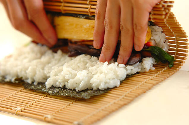 カンピョウの巻き寿司の作り方の手順9