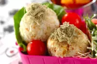 チーズおかかおむすび