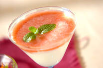 イチゴソースのヨーグルト