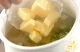 オクラと卵豆腐のスープの作り方1