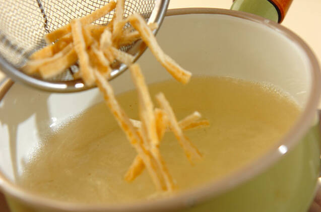 油揚げとワカメのみそ汁の作り方の手順4