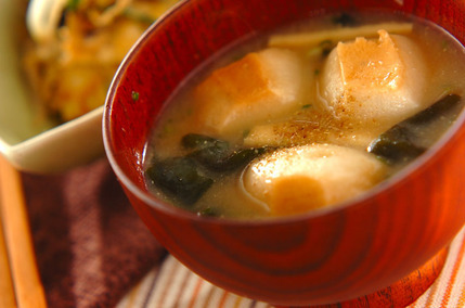 油揚げとワカメのみそ汁