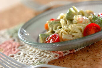 アボカドのパスタサラダ