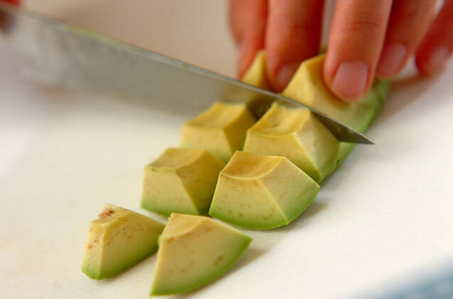 アボカドのパスタサラダの作り方の手順2