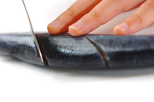 お手軽！塩サンマのフライパン焼きの作り方の手順1