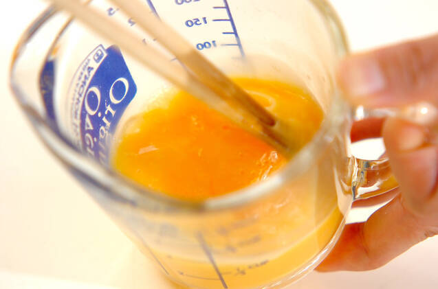 だし巻き卵の作り方の手順1