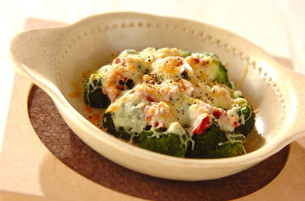 ブロッコリーとコンビーフのチーズ焼き