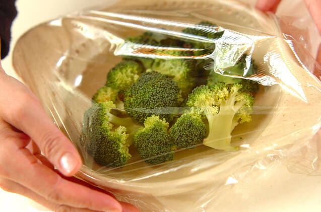 ブロッコリーとコンビーフのチーズ焼きの作り方の手順1