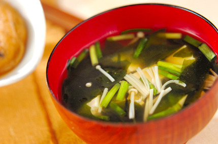 ほっとする味 豆腐とワカメのすまし汁