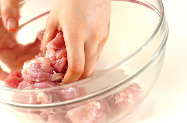 鶏のナッツ衣揚げの作り方の手順1