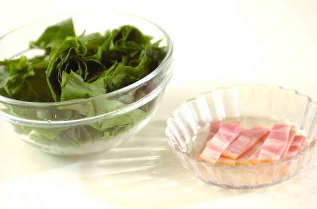 ホウレン草とベーコンのバター焼きの作り方の手順1