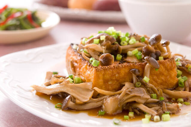 厚揚げステーキ・きのこ添え