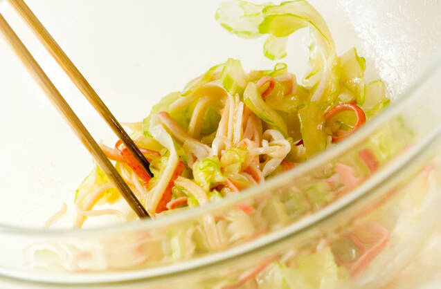 セロリとカニのスパサラの作り方の手順2