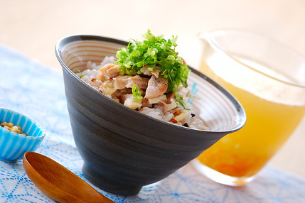 蒸し鶏スープ丼
