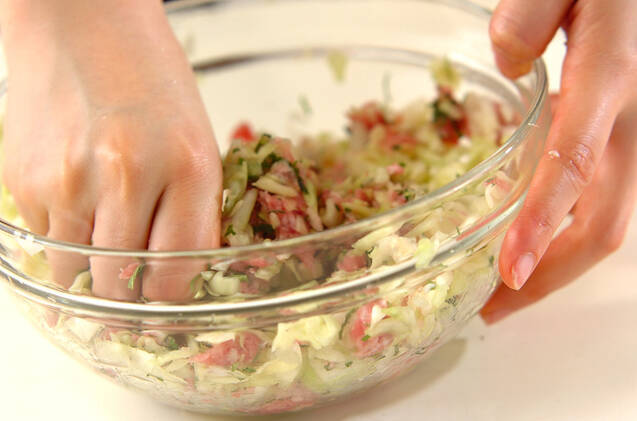 大葉入り大判餃子の作り方の手順3