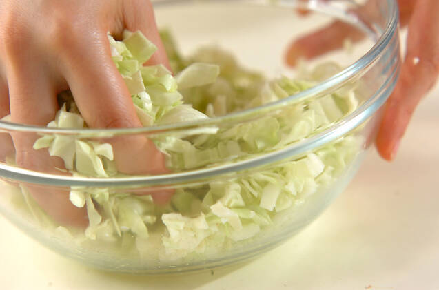 大葉入り大判餃子の作り方の手順1