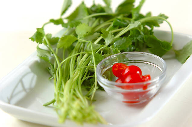 ミツバともずくのショウガ酢和えの作り方の手順1