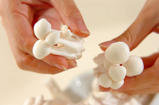 白シメジと卵のホイル焼きの作り方の手順1