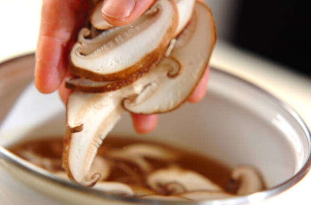 シイタケと豆腐のスープの作り方の手順4