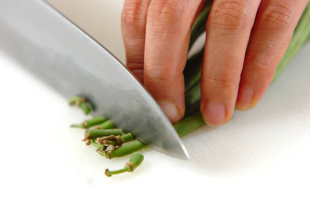 サヤインゲンのワイン蒸しの作り方の手順1