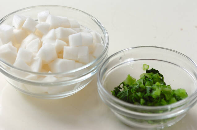 カブのライススープの作り方の手順1