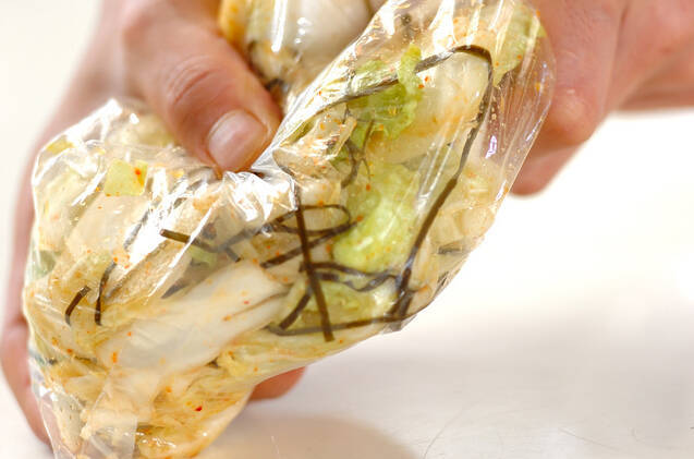 白菜の即席漬けの作り方の手順2