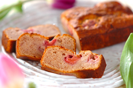 酒粕イチゴジャムのパウンドケーキ