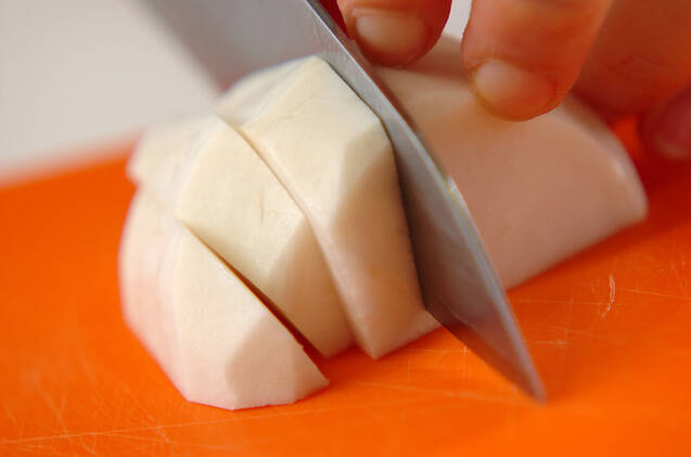 カブとリンゴのサラダの作り方の手順1