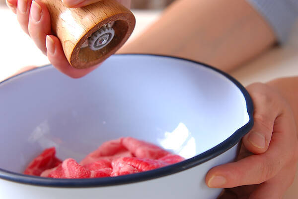 牛肉とキノコの炒め物の作り方の手順1