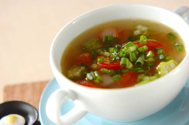 オクラとトマトのスープ