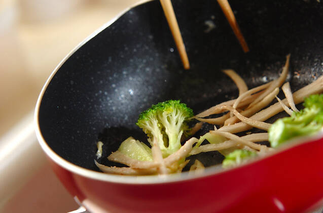 ゴボウとブロッコリーのゴママヨサラダの作り方の手順2