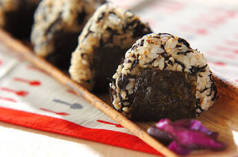 ヒジキふりかけのおにぎり