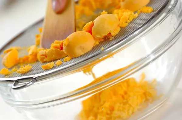ひと手間でなめらか！卵だけサラダの作り方1