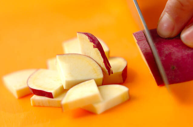 ホクホクサツマイモのみそ汁の作り方の手順1