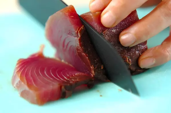 カツオのナンプラーマリネの作り方1