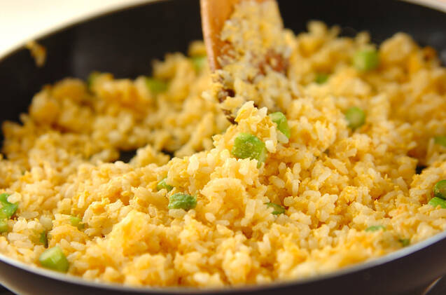 桜エビと卵のチャーハンの作り方の手順2