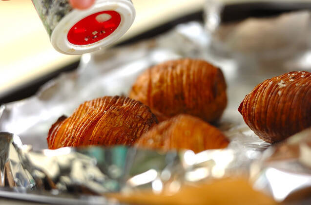 簡単なのにインパクト大！ハッセルバックポテトの作り方の手順5