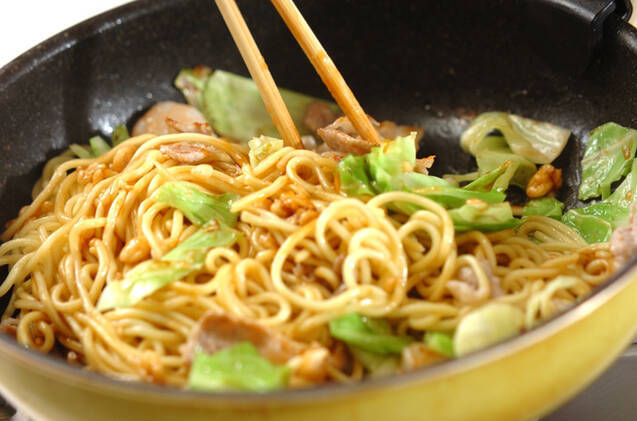 フライパンで簡単！焼きそば 卵ふわふわ by保田 美幸さんの作り方の手順3