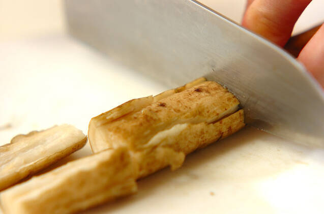 ゆでゴボウのゴマ和えの作り方の手順1