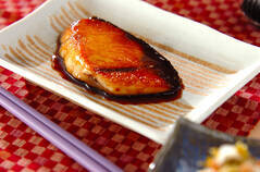 和食の定番!ご飯がすすむ基本のブリの照り焼き