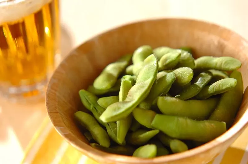 ゆで枝豆とビール 副菜 レシピ 作り方 E レシピ 料理のプロが作る簡単レシピ