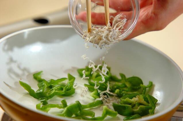 ピーマンのジャコ炒めの作り方の手順2