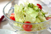 ガーリックドレッシングがけレタスのサラダ