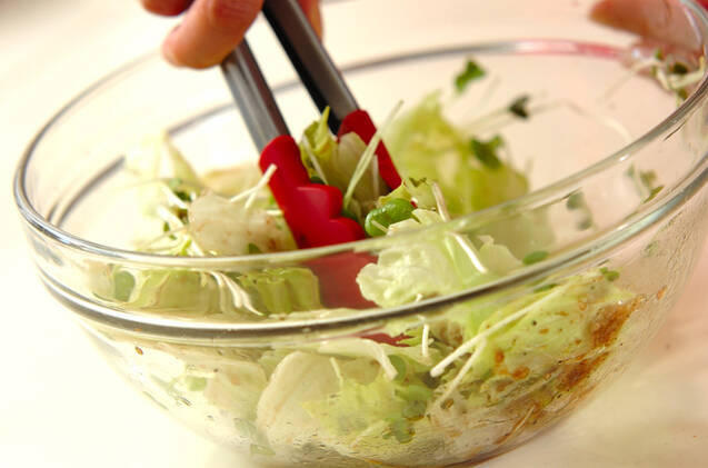 ガーリックドレッシングがけレタスのサラダの作り方の手順3