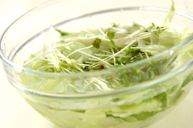 ガーリックドレッシングがけレタスのサラダの作り方の手順1