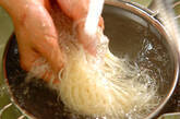 すし酢を使って簡単酢みそ！ゆで鶏の素麺生春巻きの作り方2