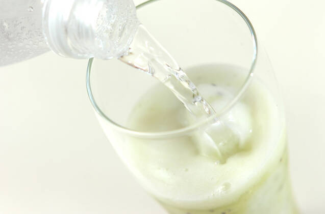 キウイライムサワー(たるみ防止)の作り方の手順3