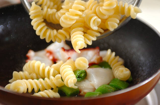 タコのショートパスタの作り方の手順2