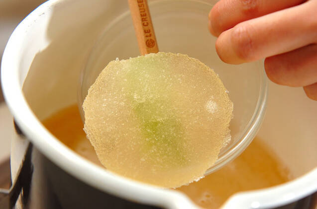 イチゴの白ワインゼリーの作り方の手順4